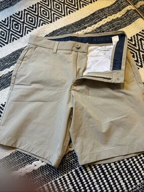 Vineyard Vines Performance Men's Flat Front Shorts in Khaki